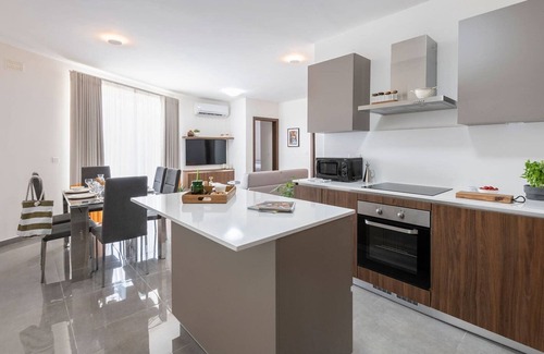 Birkirkara Apartment | ★ Central LUX Maisonette w/HEATED POOL & patio ➞