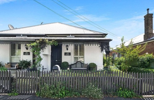 Orange House | Central Luxe Villa - Beautiful Heritage Studio