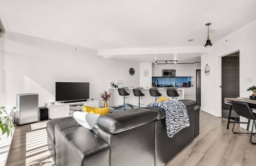 Gastown Apartment | Central Luxury Apartment with Best City Views!
