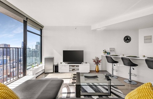 Gastown Apartment | Central Luxury Apartment with Best City Views!