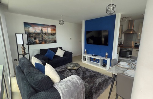 Central Milton Keynes Apartment | Central M K 2-Bedroom Apartment, Sleeps 4, Parking