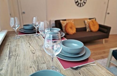 Rusholme House | Central Manchester Modern 4 Bed House - free parking