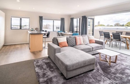 Manukau City Apartment | Central Manukau Escape