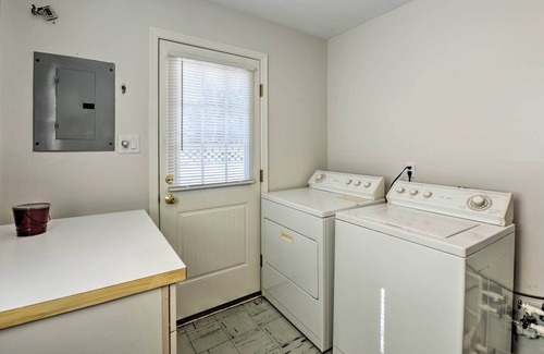 Margate City House | Central Margate City House - Walk to Beach!