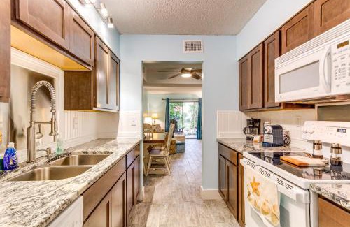 Mary Esther Apartment | Central Mary Esther Condo 5 Mi to Okaloosa Island!