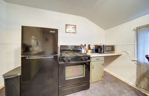 Meadville Apartment | Central Meadville Apartment - Walk to Downtown!
