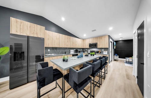 Tamiami House | Central Miami Family Entertainment Home
