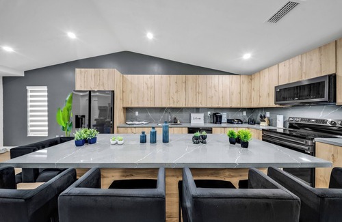 Tamiami House | Central Miami Family Entertainment Home
