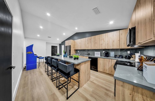 Tamiami House | Central Miami Family Entertainment Home