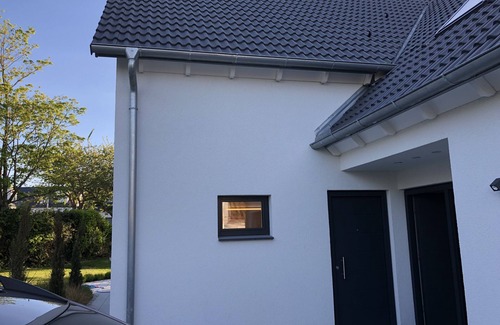 Stillorgan House | Central modern 4 bed, 3 bath house with BBQ and large garden