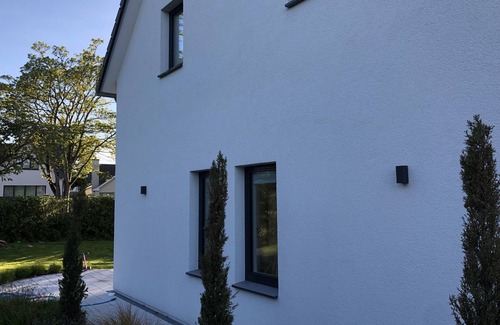 Stillorgan House | Central modern 4 bed, 3 bath house with BBQ and large garden
