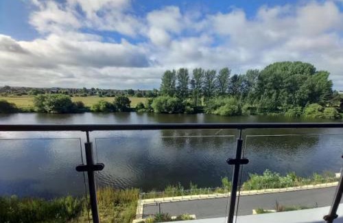 Nottingham Apartment | Central Modern and Spacious River view Apartment with parking
