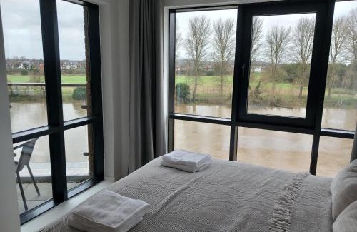Nottingham Apartment | Central Modern and Spacious River view Apartment with parking