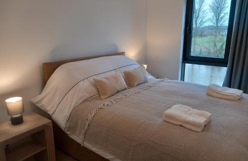 Nottingham Apartment | Central Modern and Spacious River view Apartment with parking