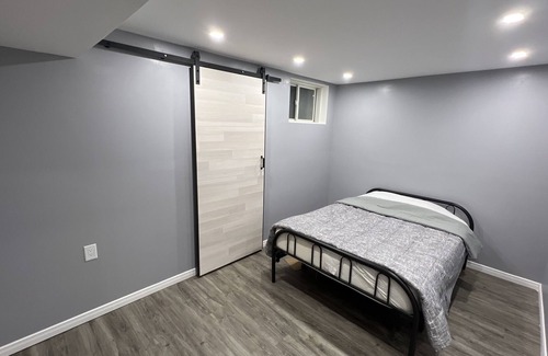 Barrie House | Central modern basement apartment close to lakes & skiing