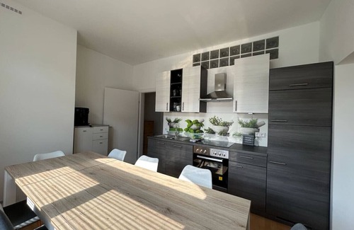 Leitendorf Apartment | Central - Modern - Free Parking - Top2