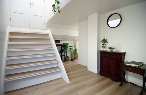 Spaarndammer en Zeeheldenbuurt Boat Rental | Central & Modern studio on Eco-Houseboat Excelsior!