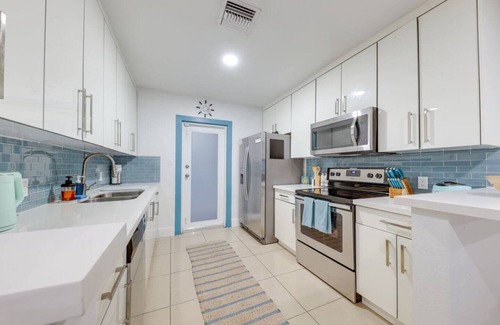 Central Fort Lauderdale House | Central Nautical Themed 4 bed 2 bath Home