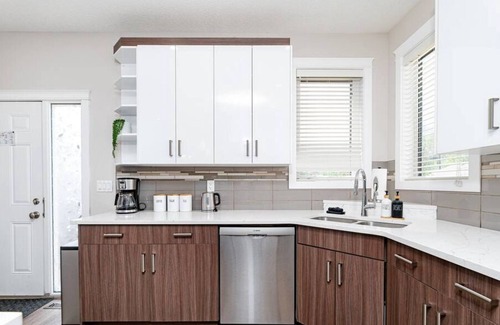 North Central Edmonton House | Central. New Duplex. Sleeps 6. 3 bed/2 bath.