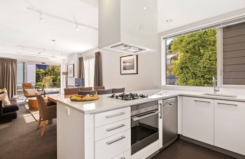 Queenstown City Centre Apartment | Central on Kent | Gas Fire | Mountain Views