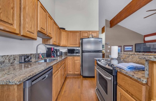 Deer Valley House | Central Park City Getaway with Private Hot Tub