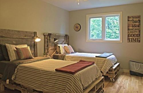Prince Edward Apartment | Central PEC gem - Craft Suite Sleeps up to 6