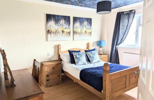 Neyland House | Central Pembrokeshire family home pets welcome 7 guests