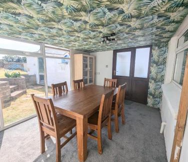 Neyland House | Central Pembrokeshire family home pets welcome 7 guests