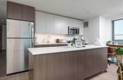 Central Square Apartment | Central Penthouse City Skyline Views, Gym sleep 8