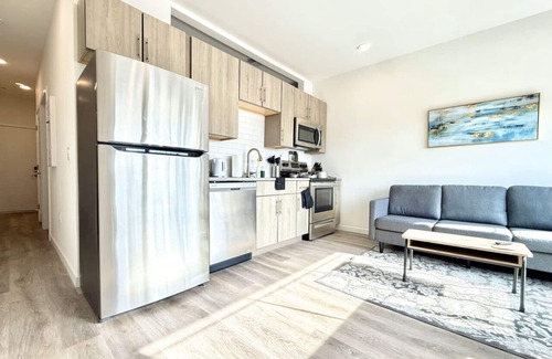 Poplar Apartment | Central Philly 1Br Apt with Gym