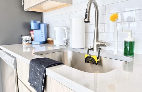 Poplar Apartment | Central Philly 1Br Apt with Gym