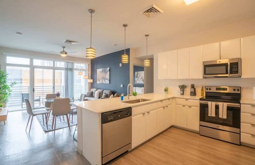 Evans Churchill Apartment | Central PHX with Pool, Gym +Parking +W/D Walkable
