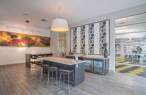 Evans Churchill Apartment | Central PHX with Pool, Gym +Parking +W/D Walkable