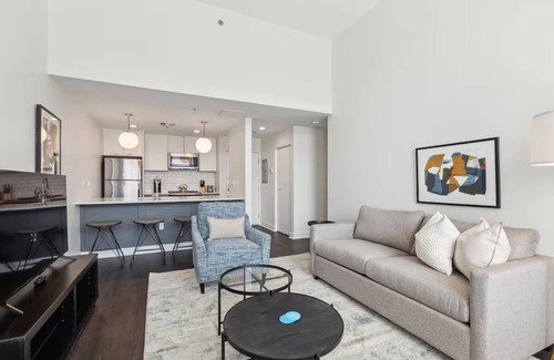 Downtown Pittsburgh Hotel | Central Pittsburgh | Spacious Stay w/Kitchen | Walk to Andy Warhol Museum