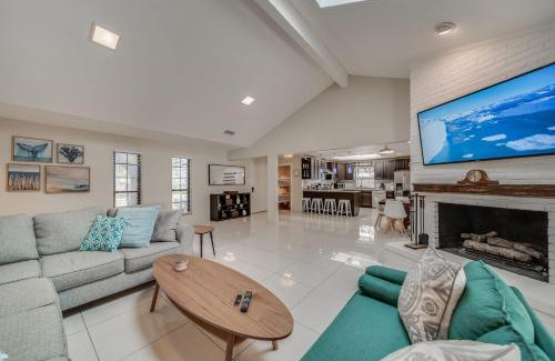 Plano House | Central Plano 4-BD 2-BA Pool Retreat, Sleeps 10