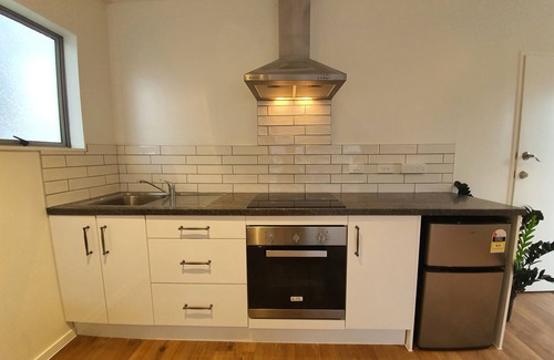 Auckland House | Central - Private and Quiet King Suite Unit