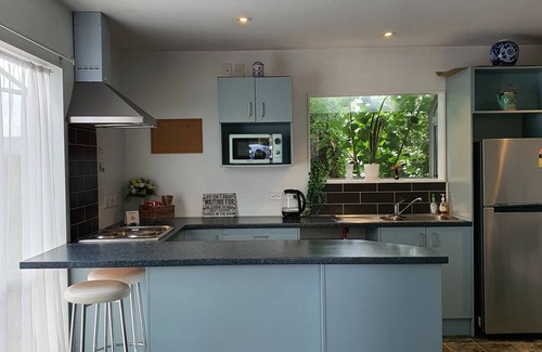Auckland House | Central - Private and Quiet Twin Room Unit