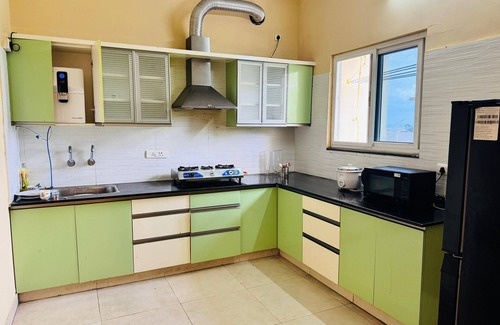 Hyderabad Apartment | Central Retreat 4 BHK Full Furnished Luxury Apartment with AC in Hyderabad