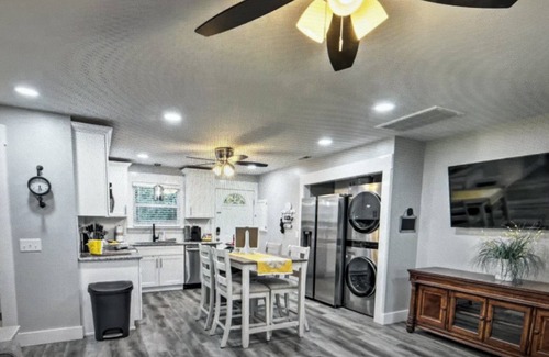 Lebanon House | Central Retreat A, NEW Family & Pet Friendly