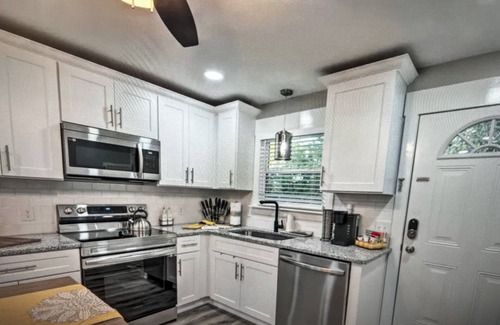 Lebanon House | Central Retreat A, NEW Family & Pet Friendly