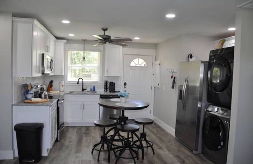 Lebanon House | Central Retreat D, NEW, Close to Everything!