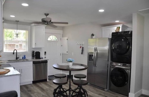 Lebanon House | Central Retreat D, NEW, Close to Everything!