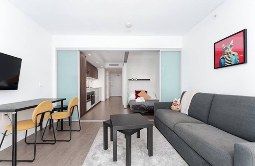 Richmond City Centre Condo | Central Richmond - Studio