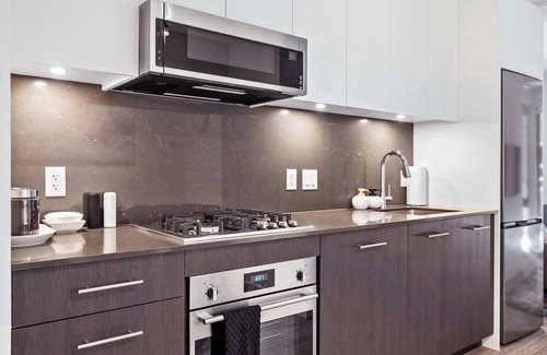 Eau Claire Apartment | Central River Luxe, Gym