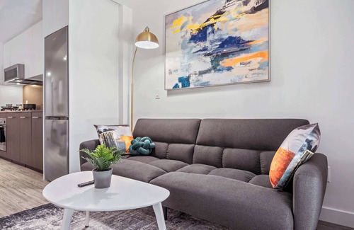 Eau Claire Apartment | Central River Luxe, Gym