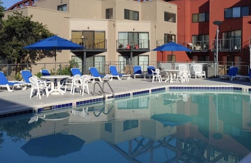 Northwest Portland Condo | Central Riverfront 1 bedroom condo with a view!