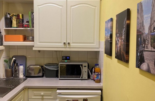 Laurieston Apartment | Central Room in Historic Tenement Near Old Town