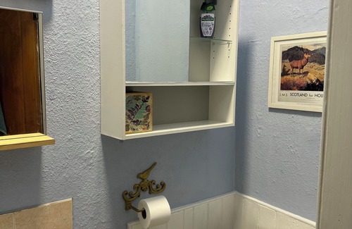 Laurieston Apartment | Central Room in Historic Tenement Near Old Town