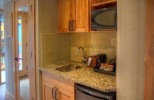 Banff Condo | Central room in the Rockies | Rooftop Hot Pools