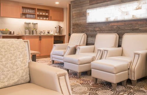 Banff Condo | Central room in the Rockies | Rooftop Hot Pools